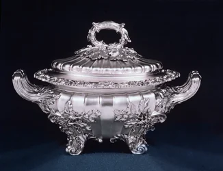 Soppterrin, en i ett par, gjord av Paul Storr på Dean Street Workshop vid Rundell Bridge und Rundell, London, 1819-20 (silver)